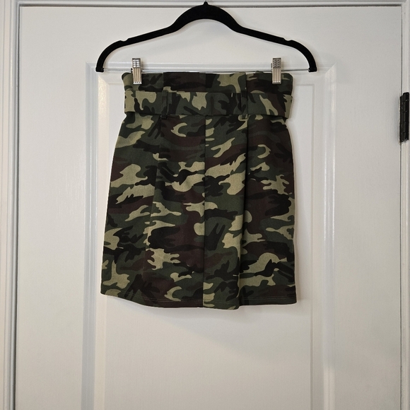 Lovers + Friends Camouflage Flex Waist  Skirt Size Small With Side Zipper - Picture 4 of 16
